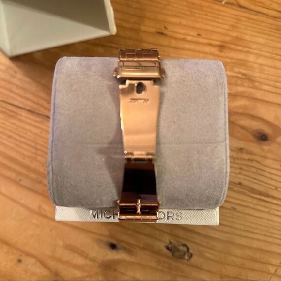 Brand New Woman’s Michael Kors Watch Rose Gold